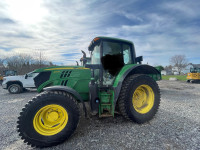 2016 John Deere 6110M tractor 