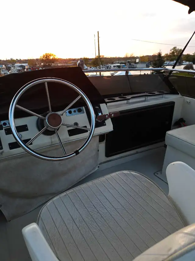 30' SEARAY FLYBRIDGE 30' in Powerboats & Motorboats in Markham / York Region - Image 11