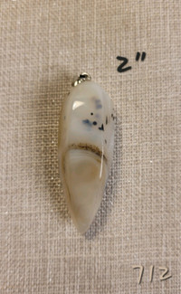 Pendentif, pendule d'agate dendritique. Dendritic agate pendulum