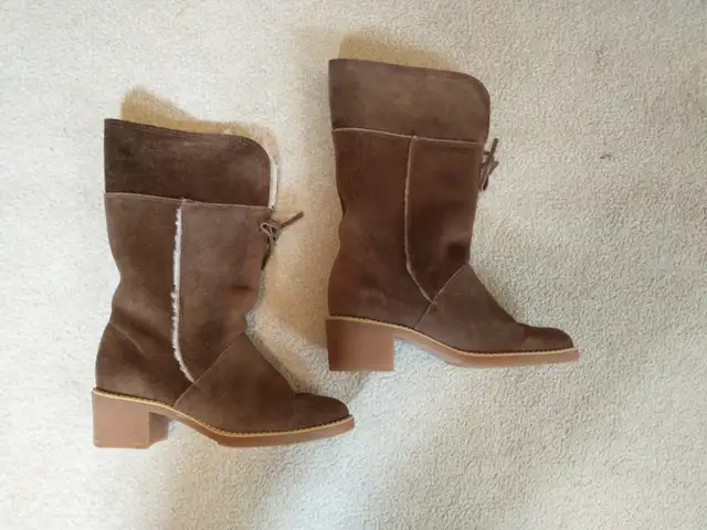 Brown Suede Boots - size 8.5 in Women's - Shoes in Markham / York Region - Image 4