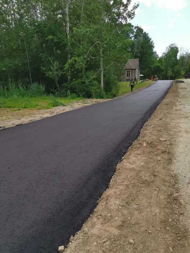 ASPHALT PAVING - COMMERCIAL & RESIDENTIAL62864360376835124