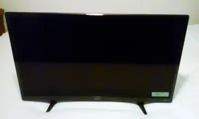 TV 32" Sanyo Roku TV, View more