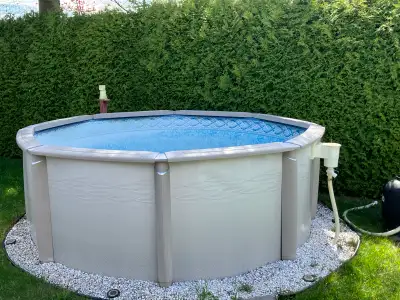 Piscine hors terre à donner (toile déchirée), View more