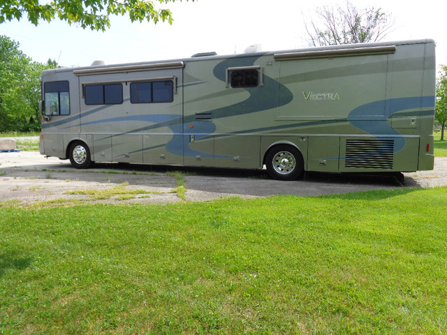 Class A Diesel Pusher  ( PRICE REDUCED ) in RVs & Motorhomes in St. Catharines - Image 2