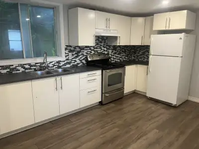 Spacious 2-bedroom apartment located at Laval and Allumettières in Hull. Taking up the entire main l...
