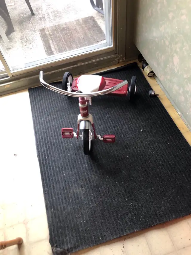tricycle pour tout- petits( radio flyer classique in Kids in Longueuil / South Shore - Image 2