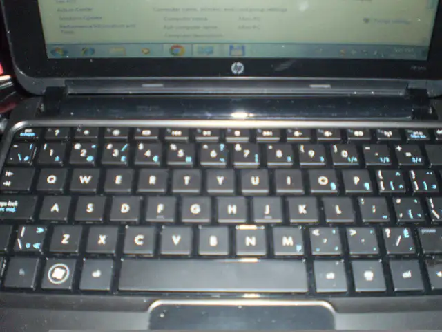 HP Mini 210-1100 10-inch Netbook with WIN10 in Laptops in City of Toronto - Image 4