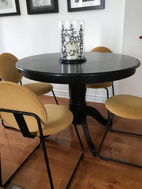 IKEA MANHULT 4 chairs and black pedestal table