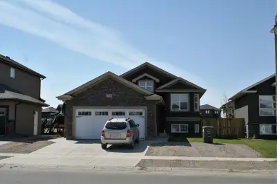 STONE BRIDGE – 2 bdrm Legal Basement Suite Large windows, Open concept floor plan 2 bedrooms (Sizes...