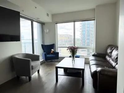 Downtown Condo 1 bed + den