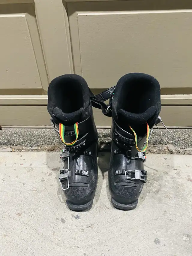 Rossignol Ski Boots 22.5 in Ski in Calgary - Image 3