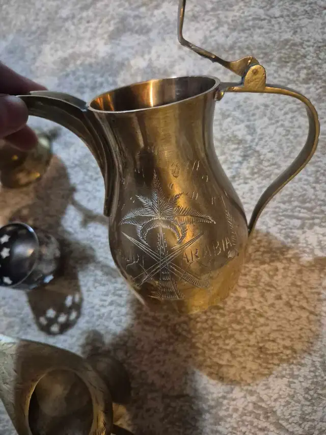 Vintage Brass Coffee Set in Arts & Collectibles in Napanee - Image 4