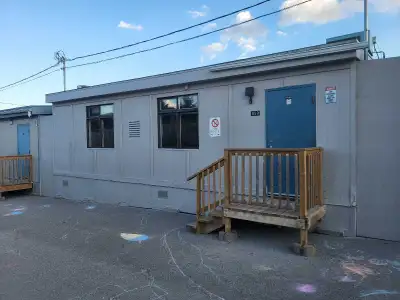 Used portable 24x32 classrooms avaiable. Price includes delivery within 100km. Extra km just km char...
