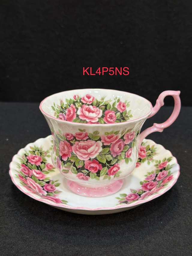 Royal Albert Bone China Floral tea cups Made in England Excellen in Arts & Collectibles in Hamilton - Image 2