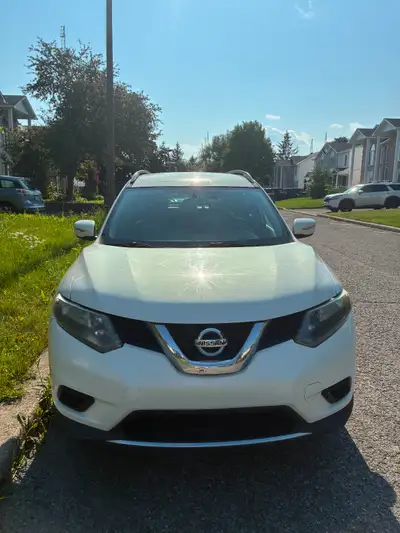 Nissan Rogue 20114 2.5L 239000 Km roule très bien quelques poques sur la carosserie et le bumpwr pri...