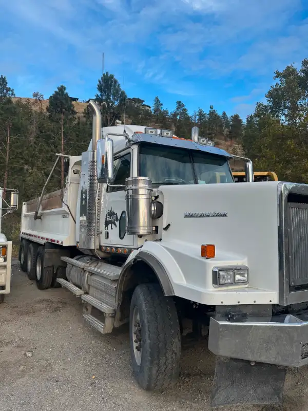 2013 Western Star 4900 Tri-Axle Dump Truck in Heavy Trucks in Penticton - Image 5