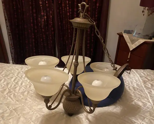 Chandelier in Indoor Lighting & Fans in Laval / North Shore - Image 4