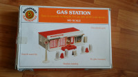 New Boxed Plasticville Texaco Gas Station Kit By Bachmann