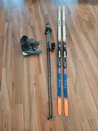 Skis de fonds, bâtons et/ou Bottes