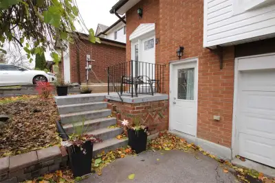 Very bright and spacious lower level apartment (1 bedroom + den) in the sought after Lynde Creek, Wh...