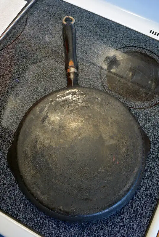 Griswold, Smart's, Eaton's cast iron ware, collectibles in Kitchen & Dining Wares in Ottawa - Image 3