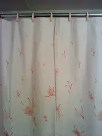 rideau en tissu pour la salle de bain ou douche de couleur rose