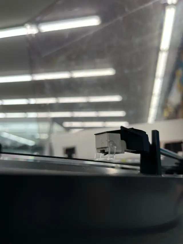 Denon DP-200USB Turntable in Stereo Systems & Home Theatre in City of Toronto - Image 6