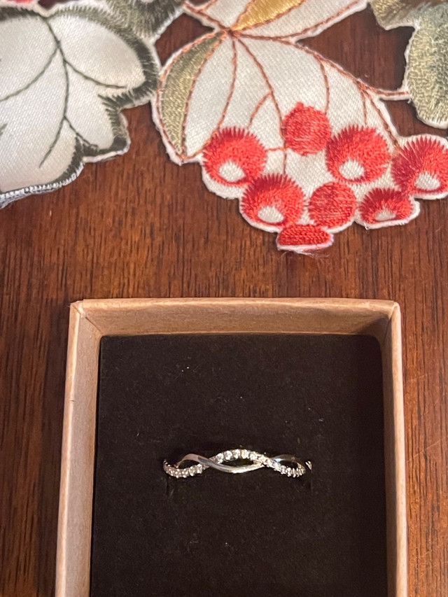  New, Ladies, 925 silver ring size 9 in Jewellery & Watches in Annapolis Valley