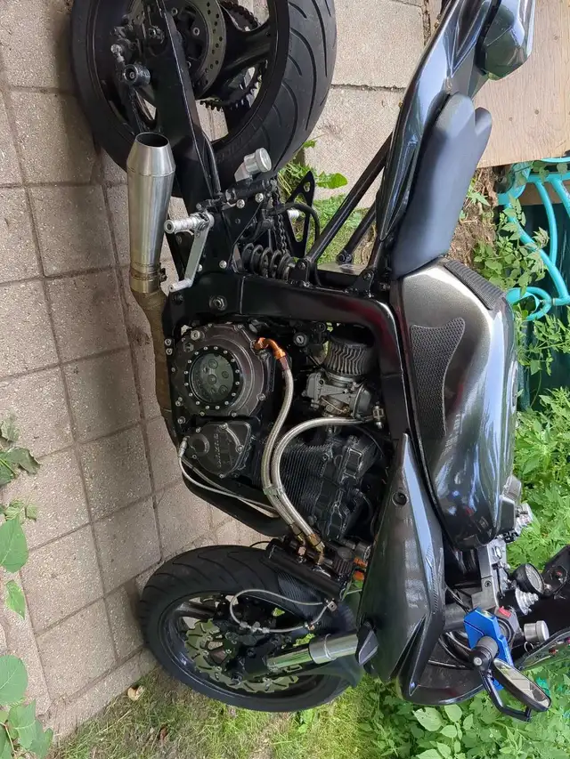 Fully customized 1991 gsxr 750 up for grabs in Sport Bikes in Kitchener / Waterloo - Image 7