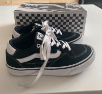 VANS Rowan black/white sneaker- Size 7M