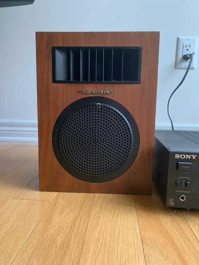 Sony STR-AV220 Stereo Receiver Tuner w/ Realistic Minimus 5 in Stereo Systems & Home Theatre in Markham / York Region - Image 7