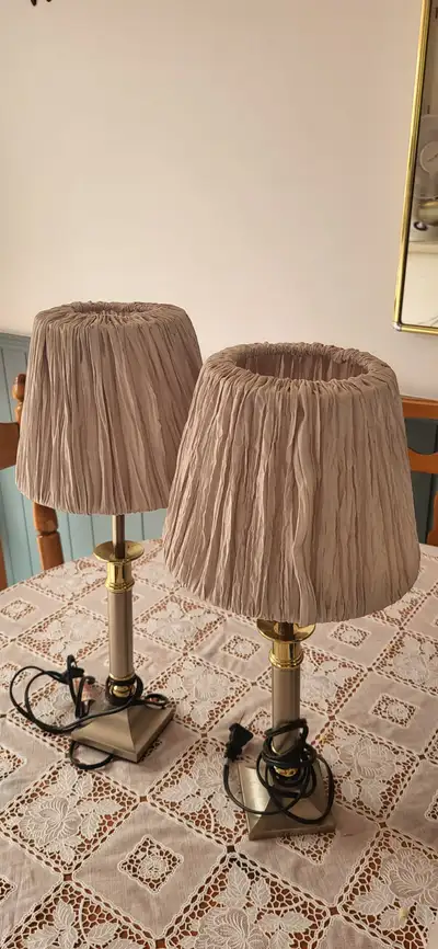 Deux lampes de chevet, à Greenfield Park, View more