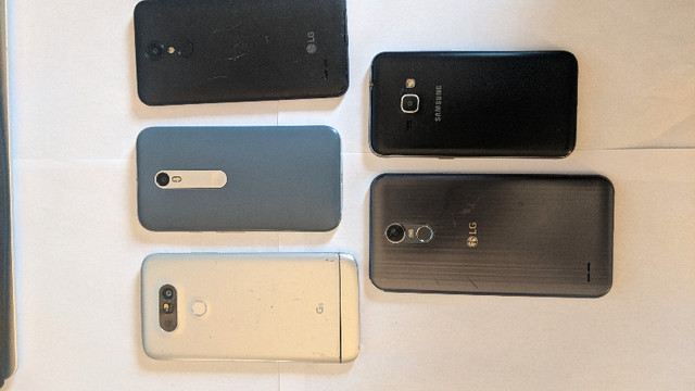 5X Android phones for parts / repair in Cell Phones in Hamilton