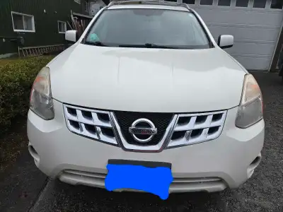 Nissan rogue 2013 pearl white Automatic transmission 2.3L engine Has sport mode 10L/100km city 8.1 L...