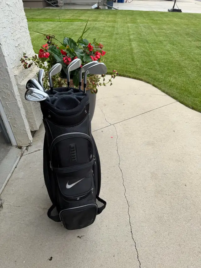 Men’s RH Mizunno golf clubs