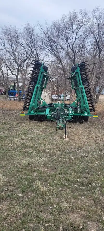 TURBO-MAX 30' VERTICAL TILL WITH 7'1/2" BLADE SPACING AND ADJUSTABLE GANG ANGLE FROM 0 TO 6 DEGREES...