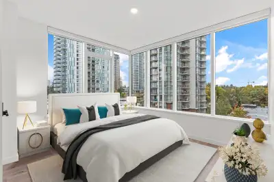 Price Reduced !! 990SF New Highrise  2 bd 2 bath
