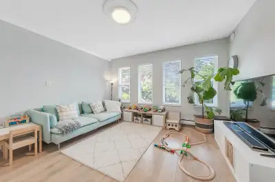For rent 3 BR spacious sunny ground floor suite for rent. About 1000 sqft near Main and 41st. Steps...