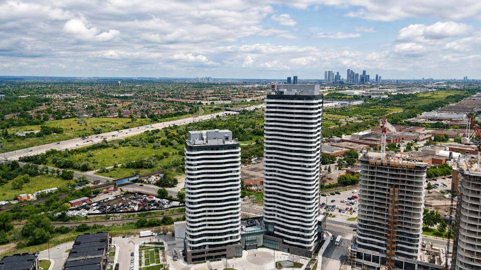 Luxury 2-Bedroom Condo for Rent in Vaughan 1