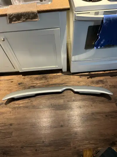 Came off my 2000 Honda Civic Hatchback. Works on all 1996 to 2000 Honda Civics that are hatchbacks.