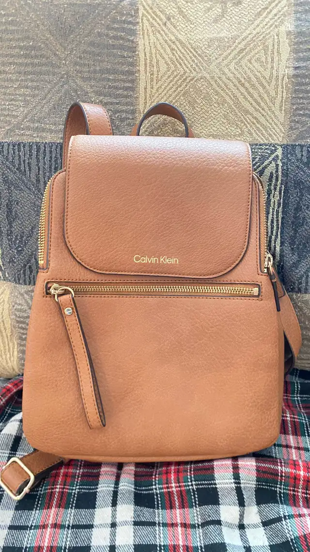 Calvin Klein Bag/Backpack! in Women's - Bags & Wallets in Ottawa - Image 3