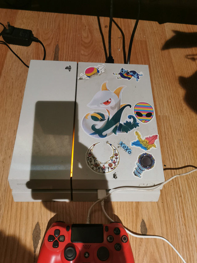 White PS4 slim in Sony Playstation 4 in City of Toronto - Image 2