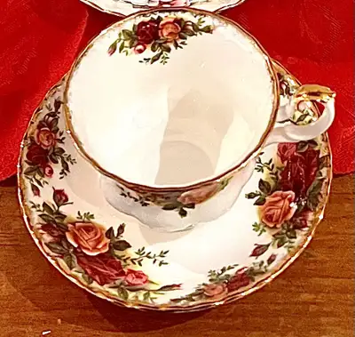 Royal Albert Old Country Roses & Vintage Aynsley Teacup and Saucer Set Royal Albert Old Country Rose...