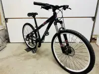 Like new Scott aluminum mountain bike  hydraulic discs 27 speed