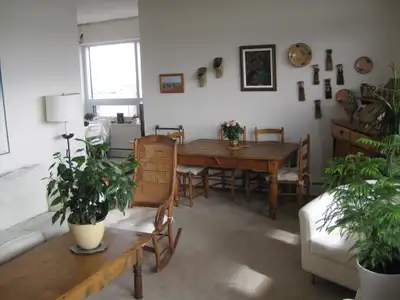 This bright, spacious, fully-furnished CORNER 1 Bedroom appt on the 21st floor of a quiet building r...
