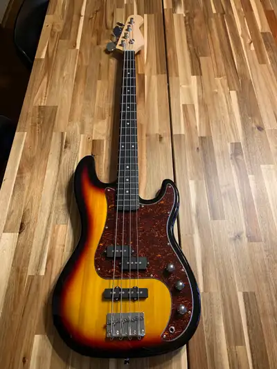 Groove PJ bass guitar, View more