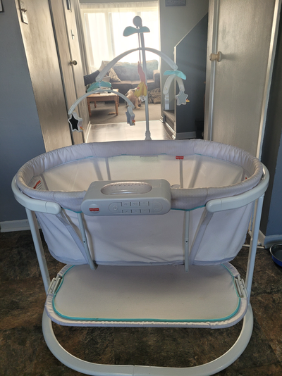 Excellent Condition - Bassinet , music, sounds, vibration, light, View more