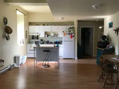 * BRIGHT AND SPACIOUS LARGE 1 BEDROOM APARTMENT * OPEN CONCEPT DESIGN WITH CERAMIC AND ENGINEERED FL...