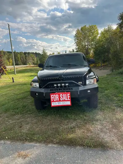 5.9 Litre Magnum automatic Power windows and door locks Colour: Black The odometer reads 190,000 km...