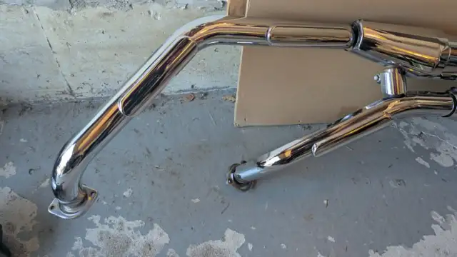2010 Suzuki boulevard C50 OEM Exhaust Pipes in Motorcycle Parts & Accessories in Markham / York Region - Image 10